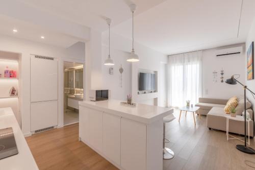 Acropolis area 6 min walk to metro and Ancient sites, Atene