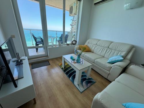 Stunning seaview - 50m to the beach in 比亞拉