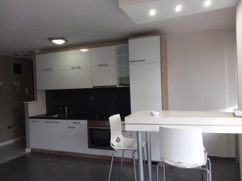 Apartment Red - image 9