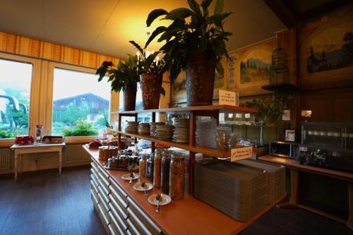 Food and beverages, Edelweiss Lodge near Unspunnen Castle