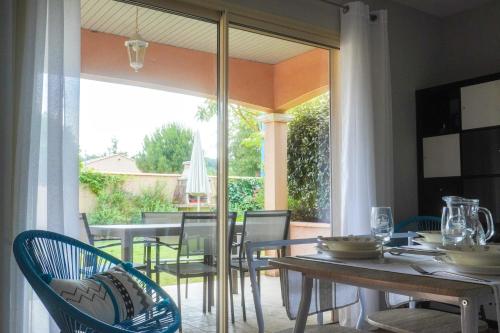 Skats, Chez Francis & Valérie (Chez Francis & Valerie) in Vilgelensa
