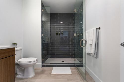 Best Amenities Pool Htub Gym Pking Downtown Views Best Amenities Pool Htub Gym Pking Downtown Views