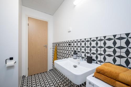 Central & Cozy Rooftop Flat, Tallin (foto 10)