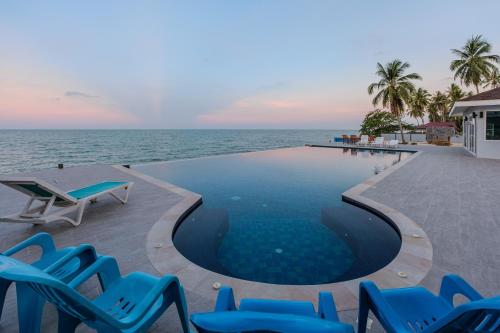 Hot tub, Reboot Retreat in Tha Sala