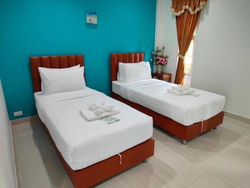 2 twin beds