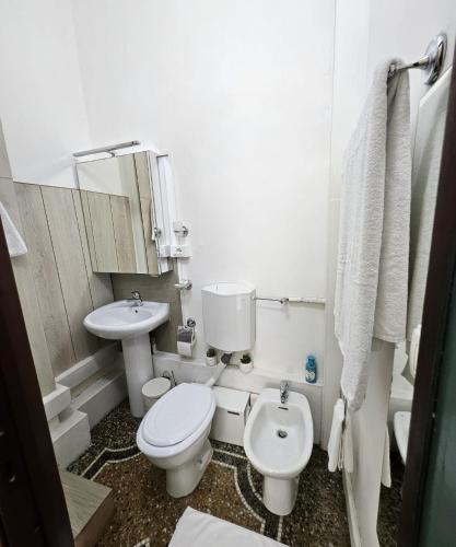 One-Bedroom Apartment image 10