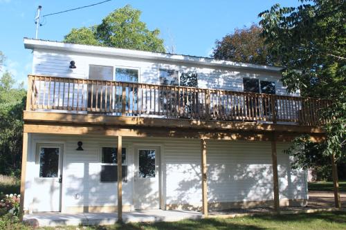 The Lake Barndominium in Delton, USA
