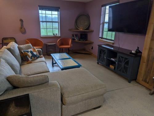 Bass Lake Oasis in Florahome, USA