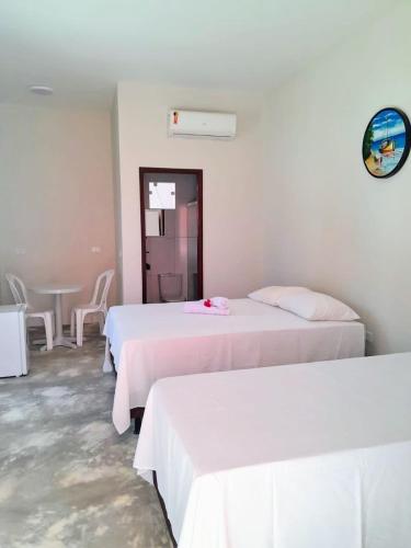 1 double bed, 1 twin bed