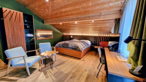 2 bedrooms, 3 beds