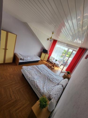 3 twin beds