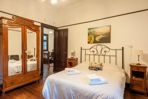 Maison Depla with rooftop, Jacuzzi, pool, and BBQ in Caballito