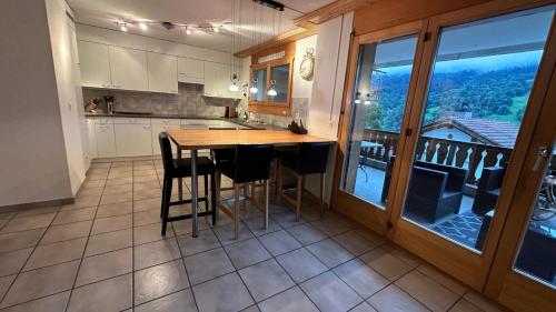 廚房, Chalet apartment & mountain view in 薩斯欽普拉蒂高