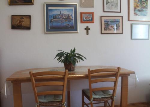 One-Bedroom Apartment image 7