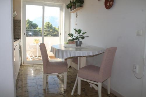 One-Bedroom Apartment image 1