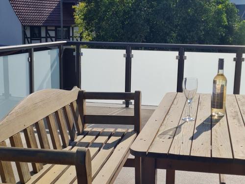Ruhige Ferienwohnung mit Balkon und Terrasse nahe Kassel in Helsa