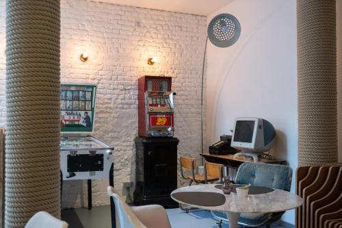 Hotel Retro - image 3