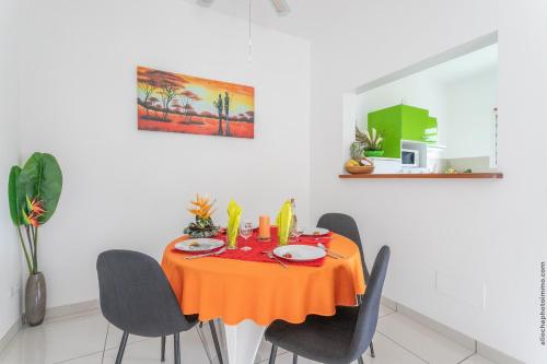 Instalaciones, Cannelle au Refuge de Madiana à Schoelcher (Cannelle au Refuge de Madiana a Schoelcher) in Schœlcher