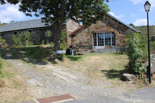 Maison La Pierre du Lézard Nature Auvergne-Rhône-Alpes (Maison La Pierre du Lezard Nature Auvergne-Rhone-Alpes) in Allanche