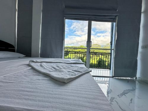 Double Room with Mountain View image 5