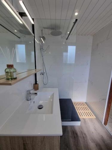 studio neuf à 5 min d'Auxerre (studio neuf a 5 min d'Auxerre) in Вільфарго
