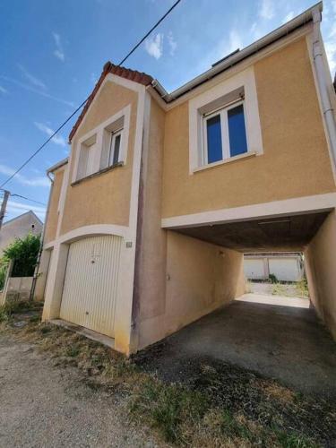 studio neuf à 5 min d'Auxerre (studio neuf a 5 min d'Auxerre) in Вільфарго