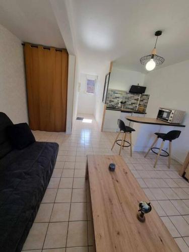 studio neuf à 5 min d'Auxerre (studio neuf a 5 min d'Auxerre) in Вільфарго