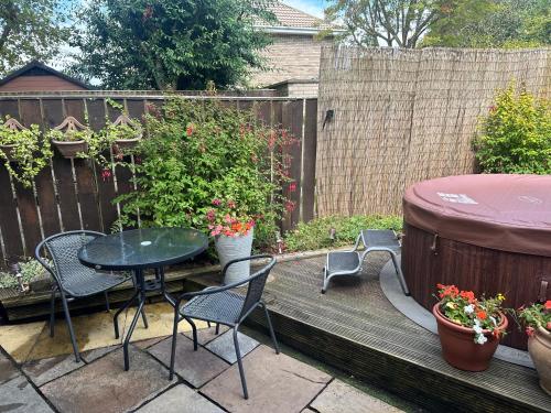 Seadmed, Lesbury Lodge - (a 'bijou residence') with hot tub in Lesbury