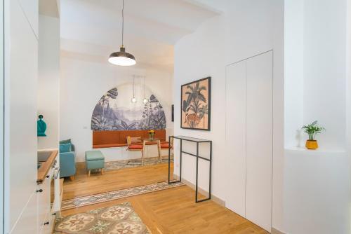 15 minutes to Colosseum - Loft with terrace, Рим (фото 7)