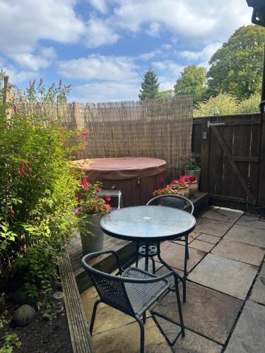 Seadmed, Lesbury Lodge - (a 'bijou residence') with hot tub in Lesbury