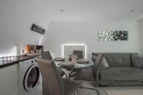 Parade Gardens Boutique Apartments- Central, Grade I Listed, 4K TVs, Hidden Views, Бат (фото 7)