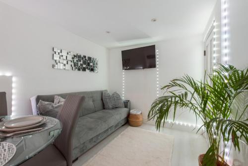 Parade Gardens Boutique Apartments- Central, Grade I Listed, 4K TVs, Hidden Views, Бат (фото 6)