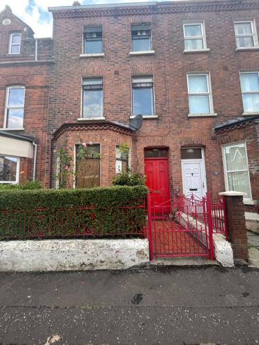 House in Antrim road in โอลด์พาร์ก