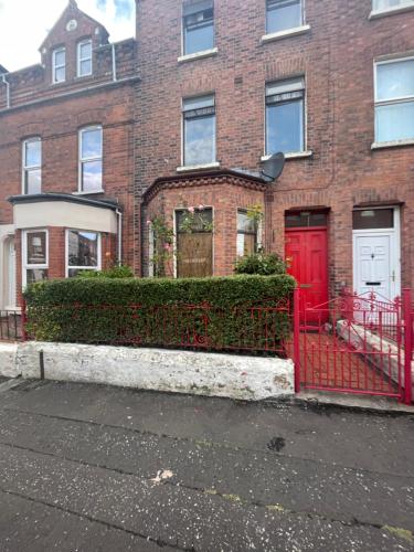 House in Antrim road in โอลด์พาร์ก