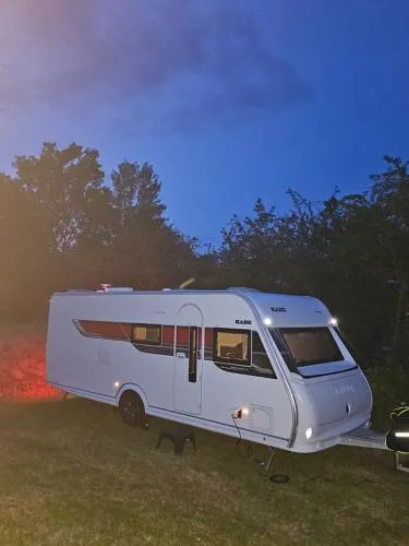 Wohnwagen am See in Nordhausen, Deutschland