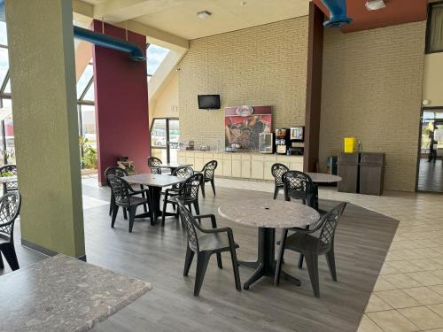 Φαγητό και ποτό, Sycamore Suites in Ιλυρία(Οχάιο)