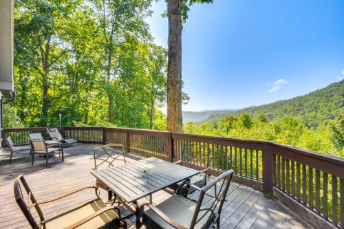 Mountain Cabin with Hot Tub and Fire Pit! in Blairsville, USA