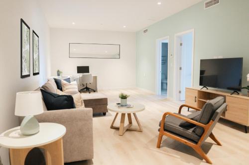 . Governors Village - 1,2,3 & 4 Bedroom Apartments on Seven Mile Beach Corridor