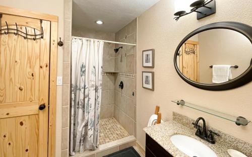 Sleepy Bear Cabin Sleepy Bear Cabin