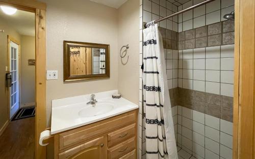 Sleepy Bear Cabin Sleepy Bear Cabin