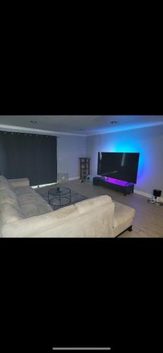 Private bedroom in Tarzana