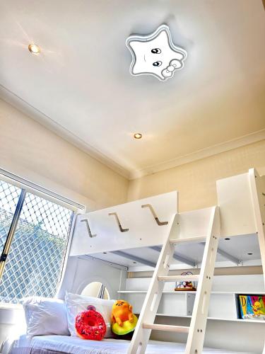 Family retreat with free parkings close to station - image 14