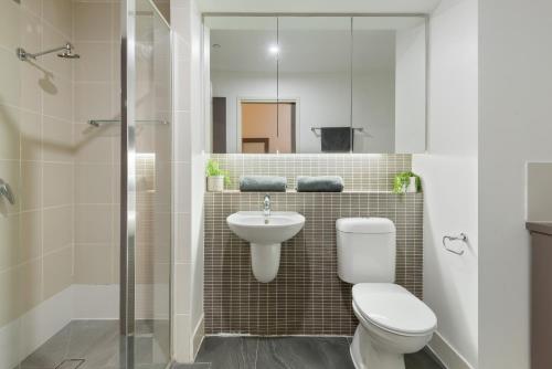 2 Bedroom 1 Bathroom City Apartment on level 1 with Parking image 1