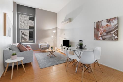 2 Bedroom 1 Bathroom City Apartment on level 1 with Parking room in Complete Host Degraves St Apartments