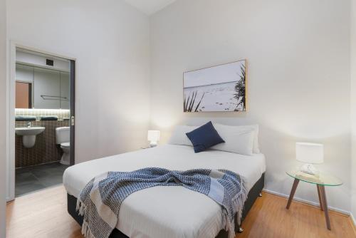 2 Bedroom 1 Bathroom City Apartment on level 1 with Parking image 3
