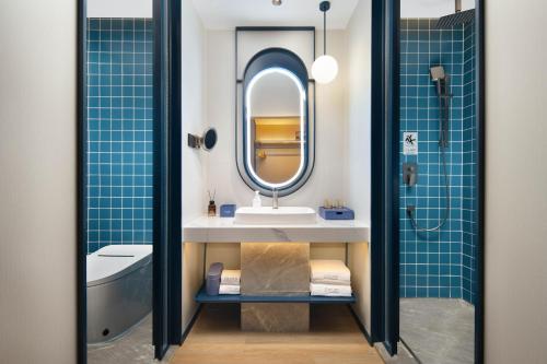 room detail thumbnail 2