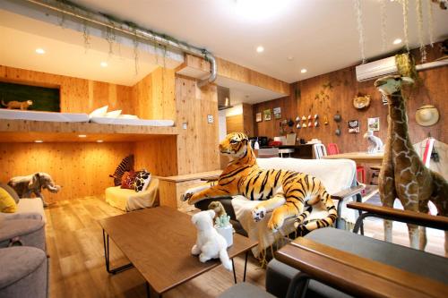 4 twin beds
