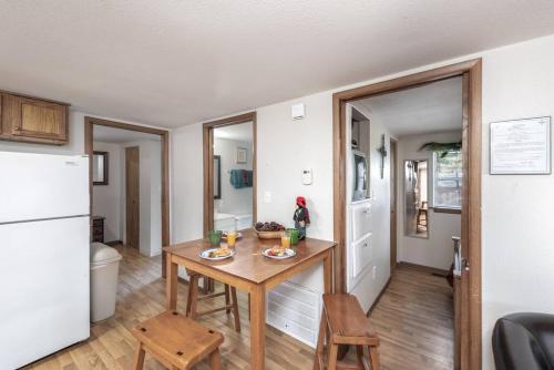 Beary Comfy Cabin - image 10