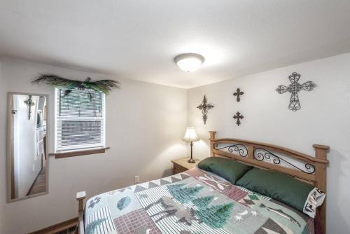 Beary Comfy Cabin - image 9
