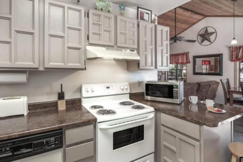 Coronado, Cabin at Ruidoso, with Forest View Coronado, Cabin at Ruidoso, with Forest View